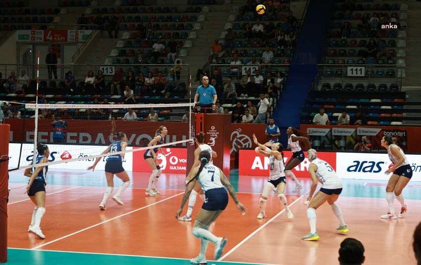 kecioren-belediyesi-kadin-voleybol-takimi-sezona-galibiyetle-basladi