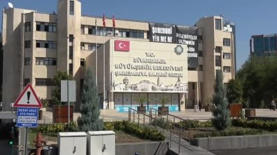 Diyarbakır’da DEM Partili belediyeler tarafından işten çıkarılanların kurduğu çadırı ziyaret