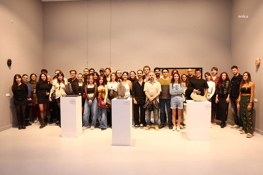 cankaya-belediyesi-dogan-tasdelen-cagdas-sanatlar-merkezinde-farkli-bakislar-olsa-da-sergisi-ziyarete-acildi