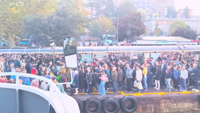 İstanbul Boğazı'nda etkili olan  sis nedeniyle bazı vapur seferleri
