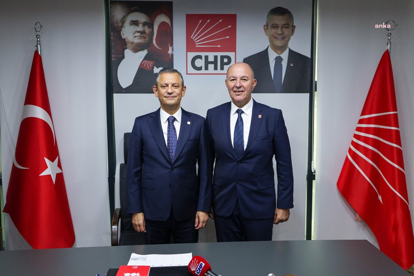 ozgur-ozel-alanyada-partisinin-ilce-baskanligini-ve-alanya-belediyesini-ziyaret-etti