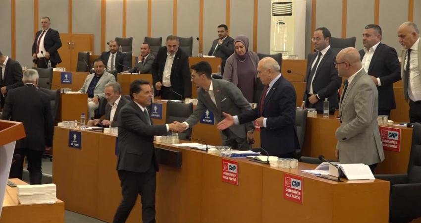 Esenyurt Belediye Başkanı Ahmet Özer, Ekim ayı Meclis toplantısında Ak