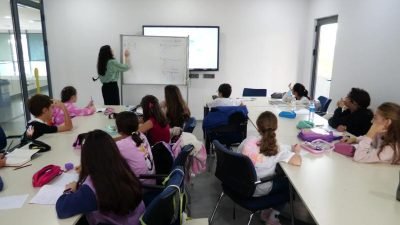 Esenyurt Belediyesi Çocuk Üniversitesi’nde öğrenciler bilim, bilişim ve sanat eğitimleriyle