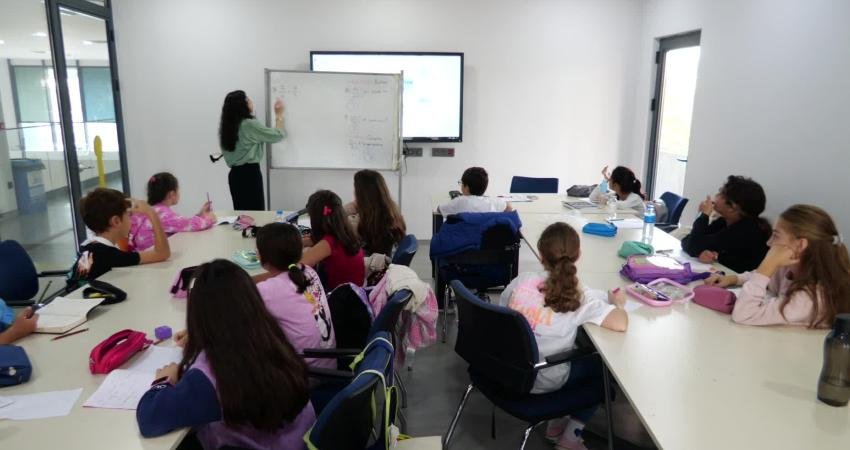 Esenyurt Belediyesi Çocuk Üniversitesi’nde öğrenciler bilim, bilişim ve sanat eğitimleriyle