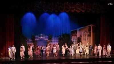 Eskişehir Büyükşehir Belediyesi, tiyatronun sevilen ve klasikleşen eserlerinden "Lüküs Hayat