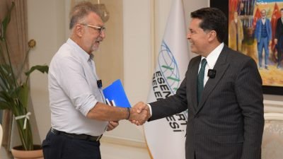 Oyuncu Tamer Levent, Esenyurt Belediye Başkanı Ahmet Özer’i makamında ziyaret