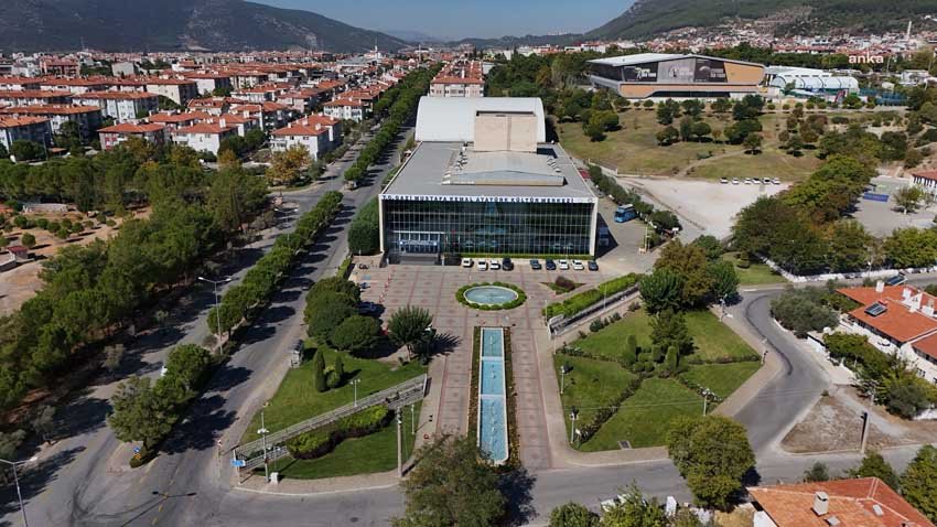 mugla-buyuksehir-belediyesi-kultur-merkezine-ustun-basari-belgesi