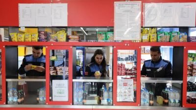 İstanbul Büyükşehir Belediyesi (İBB) zabıta ekipleri, Fatih ve Zeytinburnu'ndaki eğitim