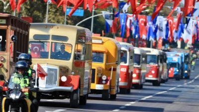 İETT, koruma altına aldığı tarihi otobüsleri Cumhuriyet'in 101. yılı dolayısıyla