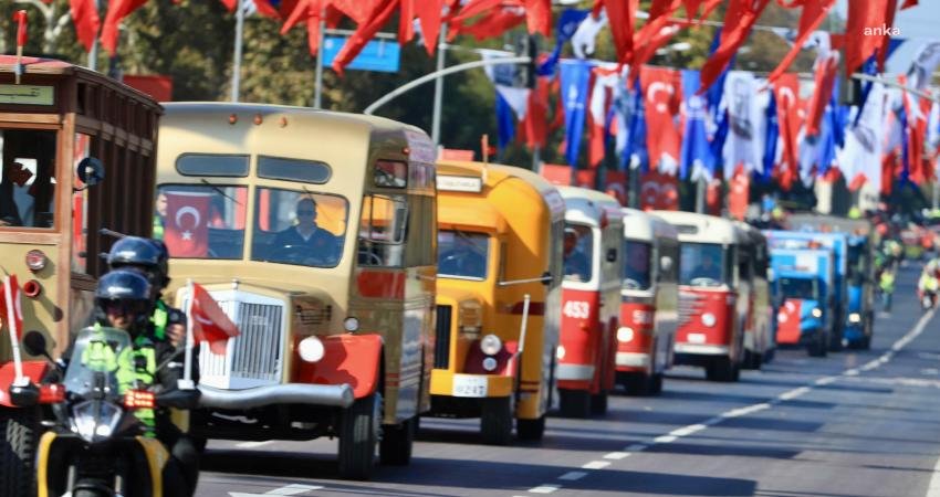 İETT, koruma altına aldığı tarihi otobüsleri Cumhuriyet'in 101. yılı dolayısıyla