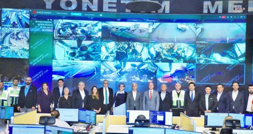İETT yönetimi, İstanbul’daki tüm ilçelerde İETT garajlarını ziyaret ederek, şoförler