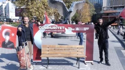 Cumhuriyet Bayramı’nda, İstanbul Beşiktaş Meydanı’ndaki yurttaşlar, duygularını ANKA Haber Ajansı’na anlattı.