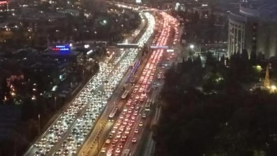 İstanbul'da akşam trafiğinde yoğunluk yaşanıyor. İBB trafik haritasında 18.30 sıralarında