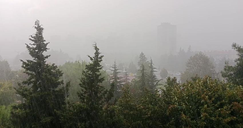 İstanbul'un batı ilçelerinde saat 16.15 itibarıyla ani yağış başladı. Kısa