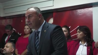 CHP Menemen İlçe Başkanlığı ziyaretinde konuşan İzmir Büyükşehir Belediye Başkanı