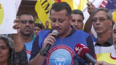 İzmir İl Milli Eğitim Müdürlüğü önünde toplanan eğitim sendikaları, TBMM