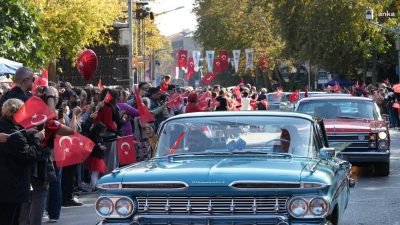 Kadıköy’de 29 Ekim Cumhuriyet Bayramı kutlamaları devam ediyor. Bağdat Caddesi’nde