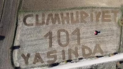 Karabük'ün Eflani ilçesinde yaşayan Şevki Ün isimli vatandaş, tarlasına 'Cumhuriyet