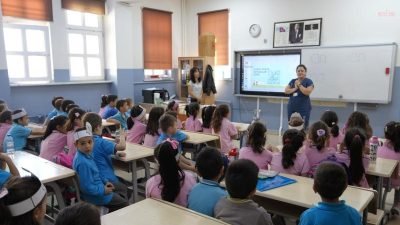 Kartal Belediyesi, 4 Ekim Hayvanları Koruma Günü'nde öğrencilere hayvan sevgisini