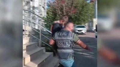Başakşehir Kayaşehir Mahallesi'nde dün akşam saatlerinde 3 kişiyi bıçakla yaraladığı