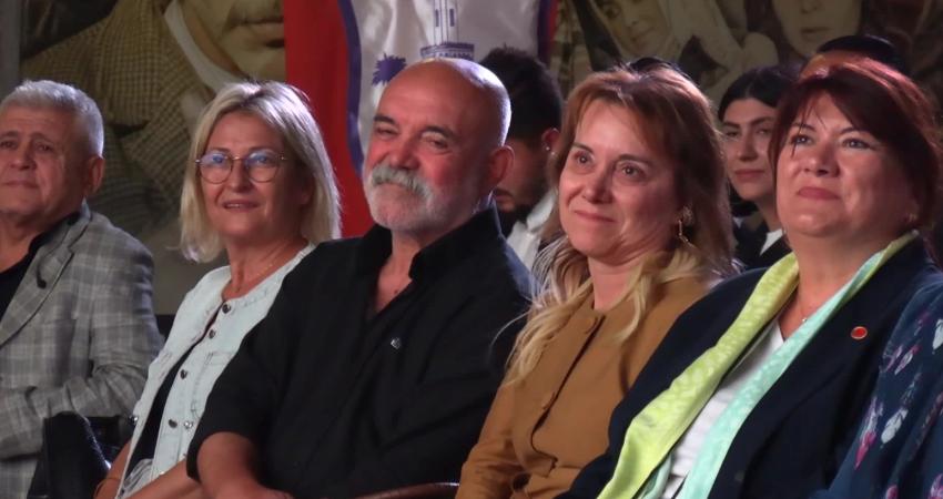 Konak Belediyesi Sanathane Gösteri Sanatları Merkezi, Ercan Kesal’ın yönetmenliği yaptığı