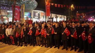 Malatya Valiliği'nce Cumhuriyetin 101'inci yıl dönümü dolayısıyla fener alayı ve