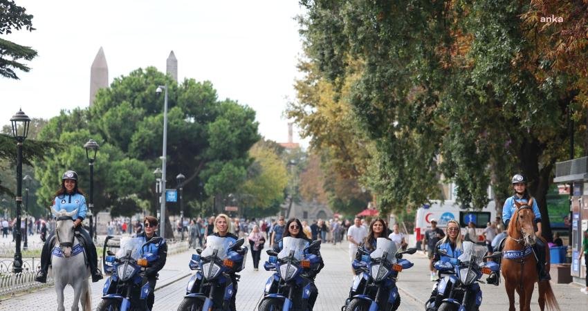 İstanbul’da motosikletli ve atlı kadın zabıtalar dikkat çekiyor. Motosikletli kadın