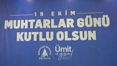 Muratpaşa Belediye Başkanı Ümit Uysal, Muhtarlar Günü dolayısıyla düzenlenen yemekte,