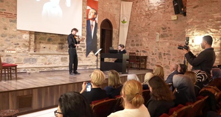 Osmangazi Belediyesi tarafından Ördekli Kültür Merkezi’nde her hafta düzenlenen Oda