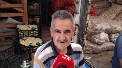 Artvin'in Şavşat ve Ardanuç ilçelerine meyve sebze satmak için gelen