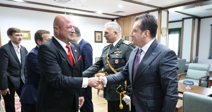 Silivri Belediye Başkanı Bora Balcıoğlu, Silivri Kaymakamlığı'nın düzenlediği Cumhuriyet Bayramı