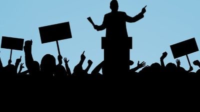 Hemen herkesin bildiği bir söz var… Denir ki : “Et