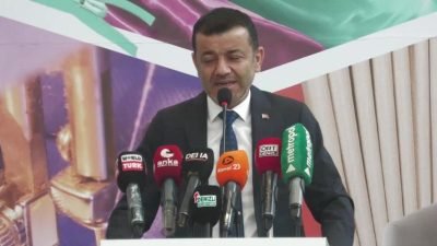 İzmir Büyükşehir Belediyesi ev sahipliğinde bugün tekstile yönelik üç fuarın