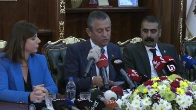 CHP Genel Başkanı Özgür Özel, Doğu turu kapsamında bulunduğu Diyarbakır'da;