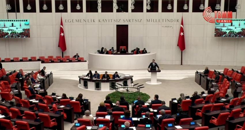 CHP Ankara Milletvekili Umut Akdoğan, "Sokakta, hastanede, meydanda, trafikte bir