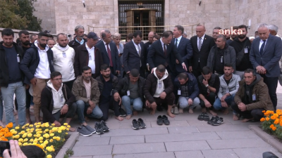 Soma'dan Ankara'ya yürüyüşleri sırasında Ankara'nın girişinde engellenen Fernas Madencilik İşçileri, muhalefet
