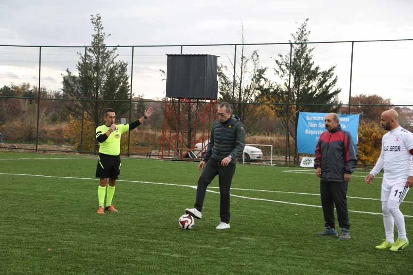 29-ekim-cumhuriyet-kupasi-futbol-turnuvasi-etimesgutta-gerceklesti