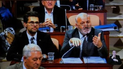 İBB Meclisi toplantısında AKP'li üye Muhammet Kaynar ile CHP'li Melendiz