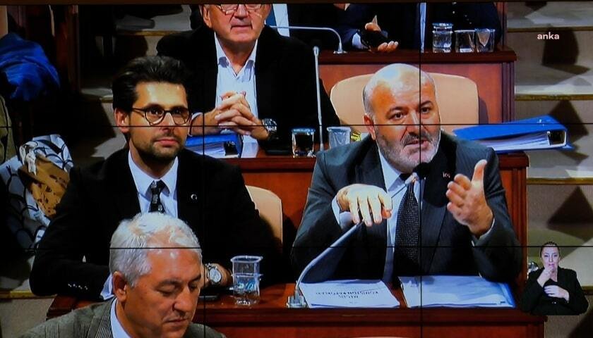 İBB Meclisi toplantısında AKP'li üye Muhammet Kaynar ile CHP'li Melendiz