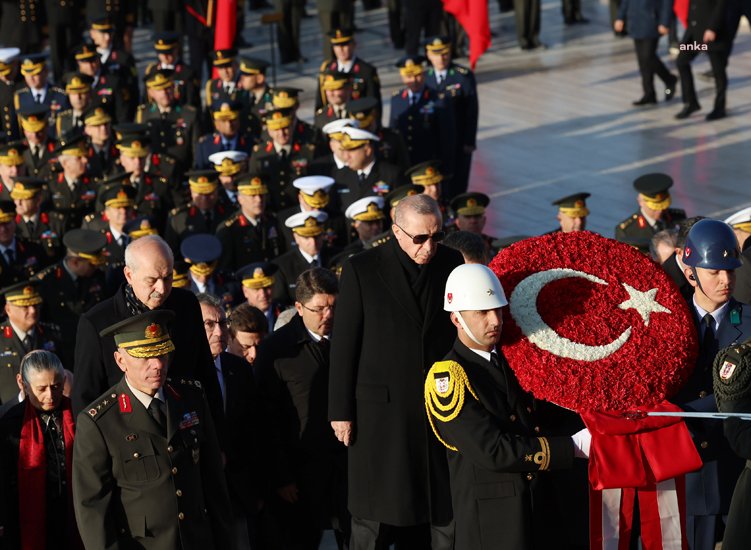 buyuk-onder-ataturku-aniyoruz-devlet-erkani-anitkabirde-atanin-huzuruna-cikti