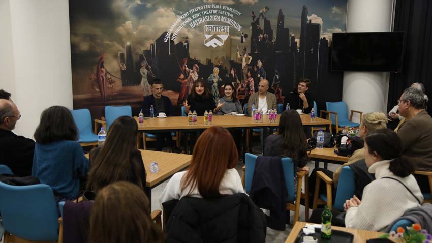 kentfest-tiyatro-festivalinde-on-adimda-unutmak-oyunuyla-sanat-dolu-bir-final