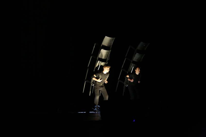 kentfest-tiyatro-festivalinde-on-adimda-unutmak-oyunuyla-sanat-dolu-bir-final