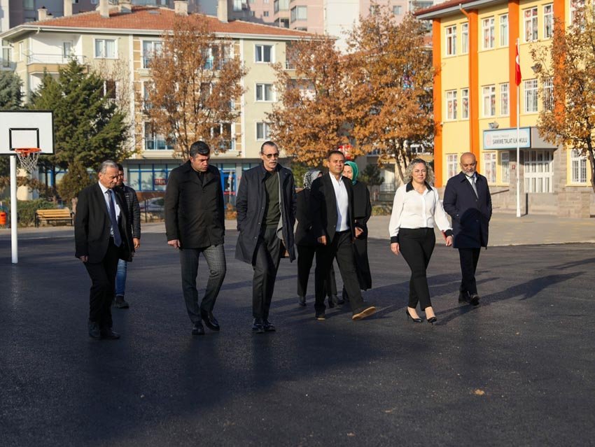Etimesgut Belediyesi, eğitim alanında sağladığı yardımların yanı sıra, fiziksel altyapıyı