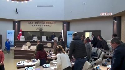 Van Büyükşehir Belediye Eş Başkanı Abdullah Zeydan, kayyum kararlarına tepki