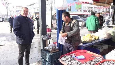 Aksaray'da vatandaşlar, et ve tavuk fiyatlarının yüksek olması nedeniyle balık