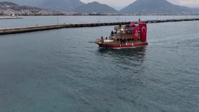Alanya Belediyesi ve Alanya Rotary Kulübü tarafından denizlerin temizliğine dikkat