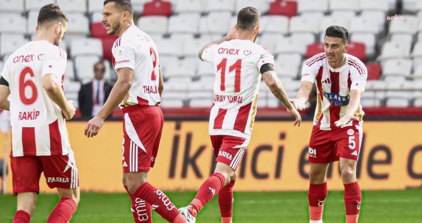 Süper Lig'in 12. haftasında Antalyaspor sahasında Bodrum FK'yı 3-2 mağlup