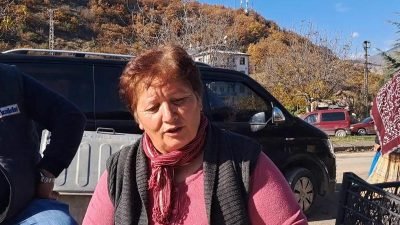 Artvin'in Ardanuç ilçesindeki halk pazarında esnaf, iş yapamadığını söyledi. Pazar