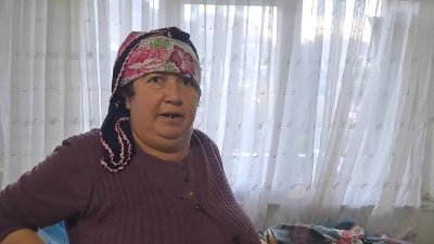 Artvin'in Ardanuç ilçesinde yaşayan Hanife Akyüz, evinde yatalak annesi ve