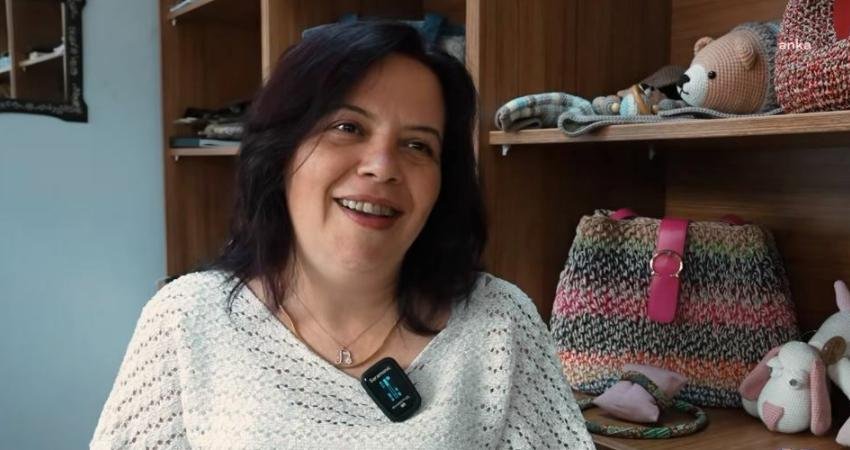Atabutik’in üretici kadınlarından 51 yaşındaki Dilek Öncevarlık, Ataşehir Belediyesi’nin hazırlayıp